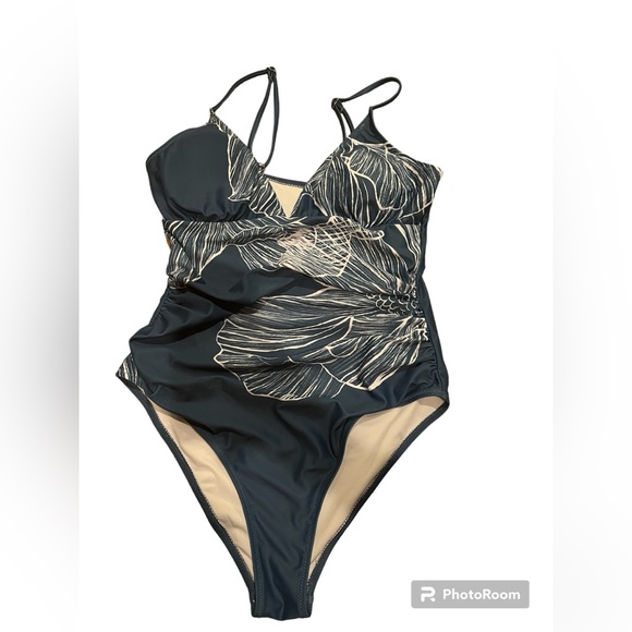 NWOT Swimsuit by Beachsissi Size M - Picture 4 of 7